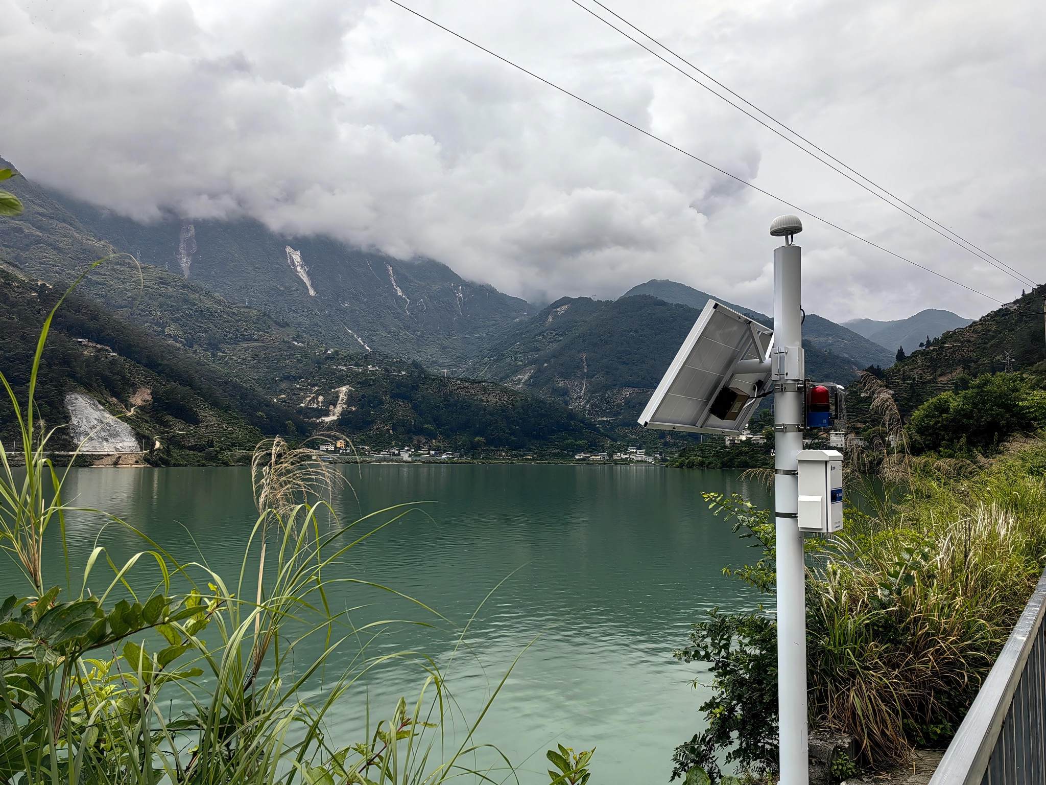 四川沪石高速边坡项目监测