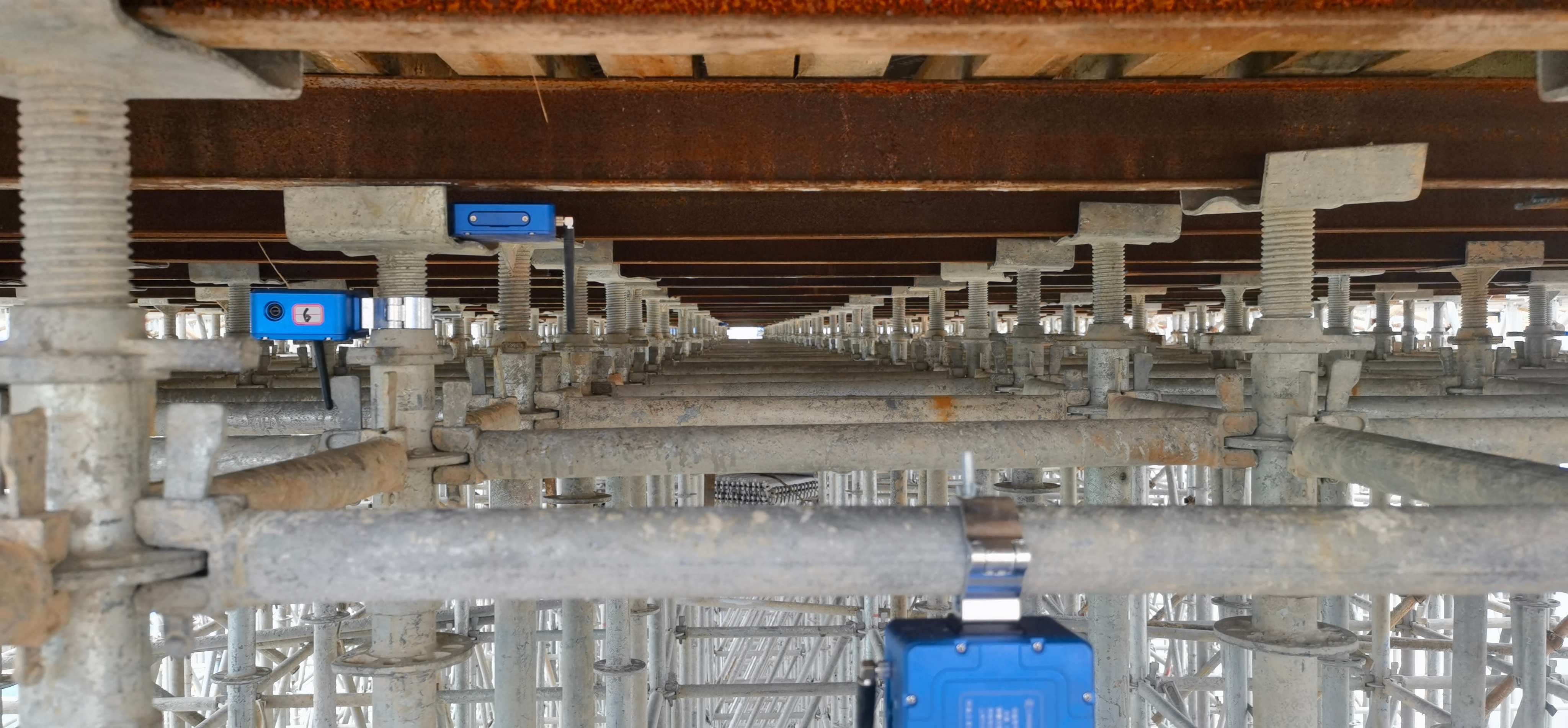 珠肇高铁江机段高明特大桥工区C12-C13现浇梁