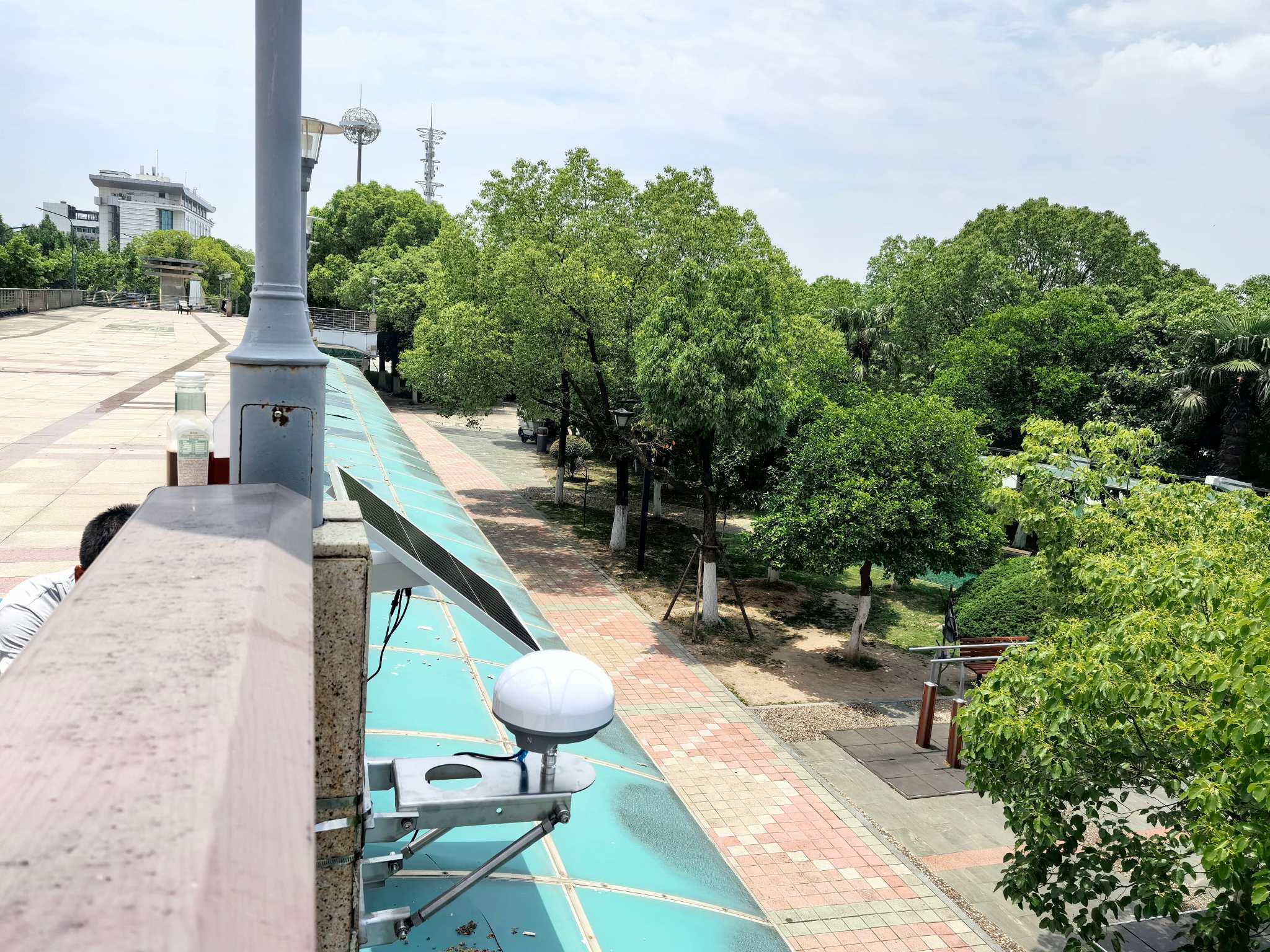 武汉江滩公园人行天桥健康监测