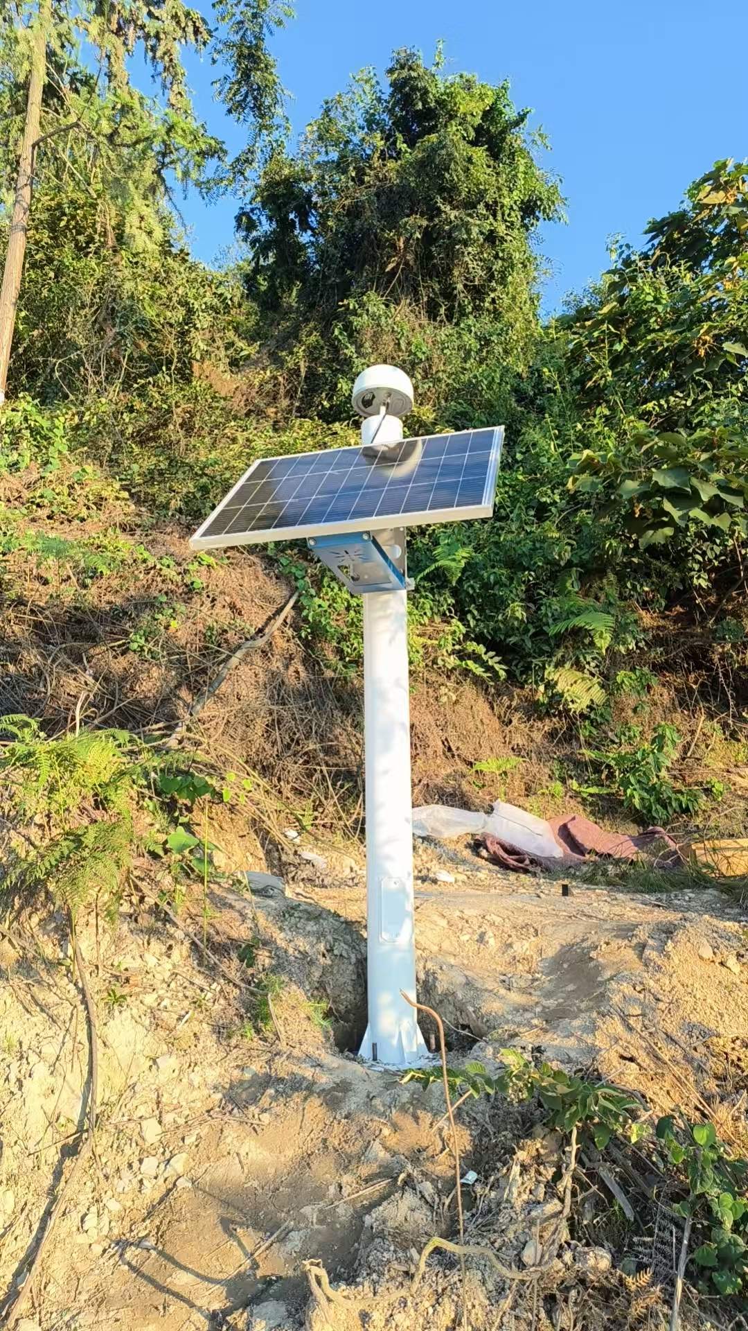 大垫高速土建3标明月山隧道口边坡